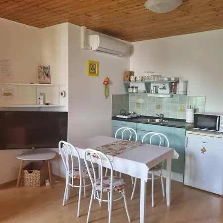 Sunflower Apartment, Napraforgoapartman Gyenesdiás