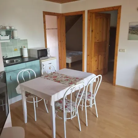 Sunflower Apartment, Napraforgoapartman Apartment