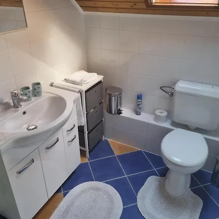 Sunflower Apartment, Napraforgoapartman شقة *