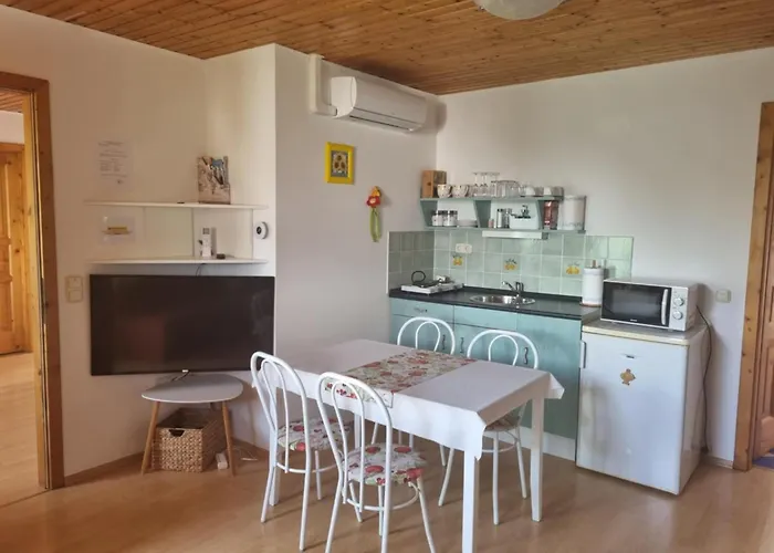 Sunflower Apartment, Napraforgoapartman Gyenesdiás