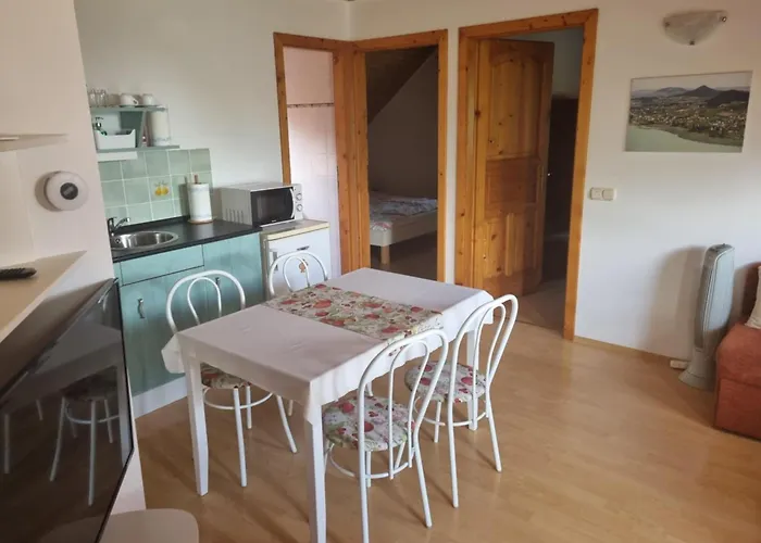 Sunflower Apartment, Napraforgoapartman Apartment